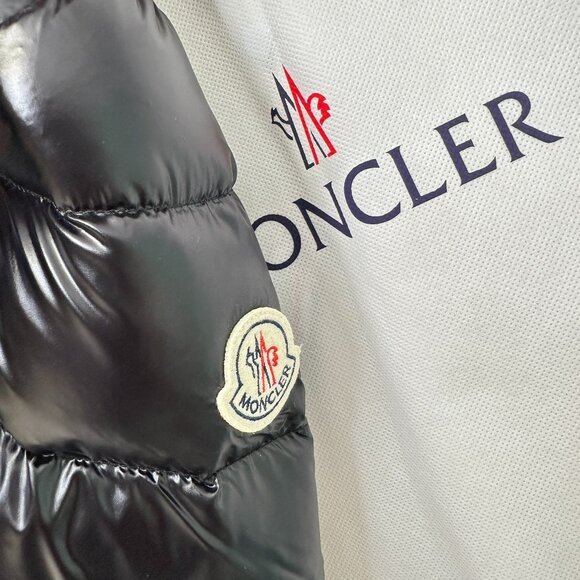 Moncler Black Down Puffer Jacket | Quilted, Zip Pockets, Cartoon Wash Label - Picture 7 of 8